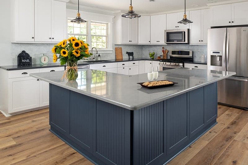 Cover Image for Which Paint Colors Look Best with White Cabinets?